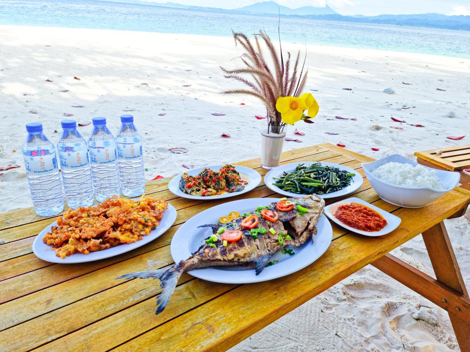 Lihaga Island & Beach Club Serai Ngoại thất bức ảnh